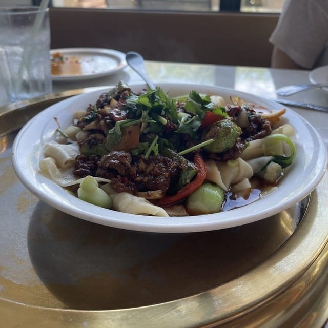 干拌孜然牛扯面 Cumin Beef Fresh Hand-Ripped Noodles.