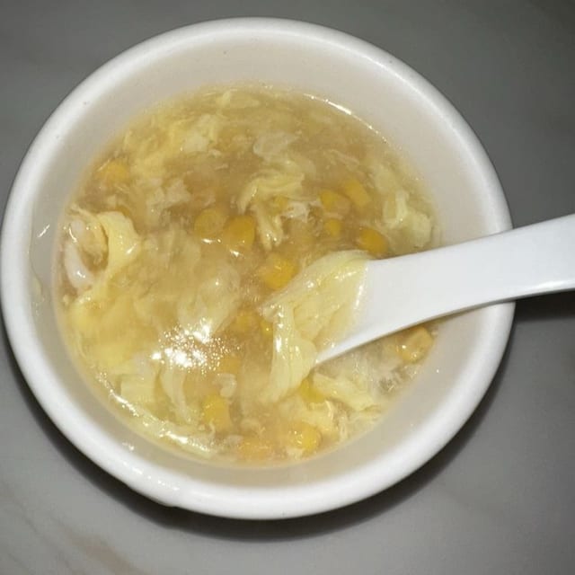鸡蓉玉米羹 Minced Chicken and Corn Soup.
