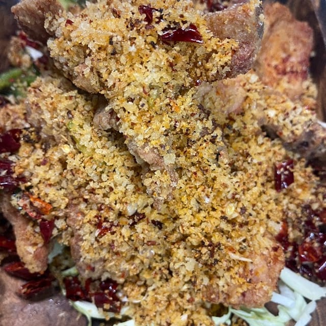 椒盐猪扒 Fried Pork Chop with Salty Pepper.
