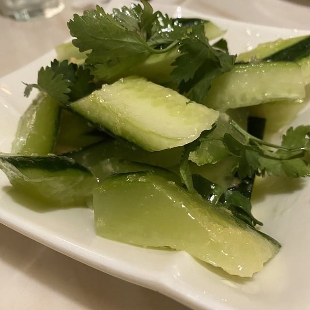 凉拌黄瓜 Cucumber with Sichuan Sauce.