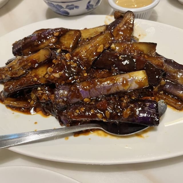鱼香茄子 Eggplant with Garlic Sauce.