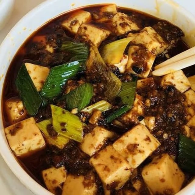 麻婆豆腐 Sichuan Spicy Ma Po Tofu with Minced Pork & Black Bean.
