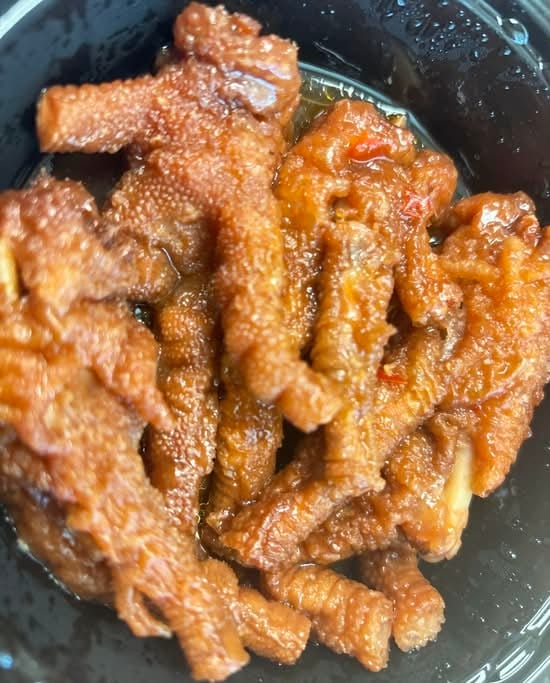 凤爪 Chicken Feet.