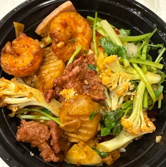 麻辣香锅 Spicy Dry Pot.